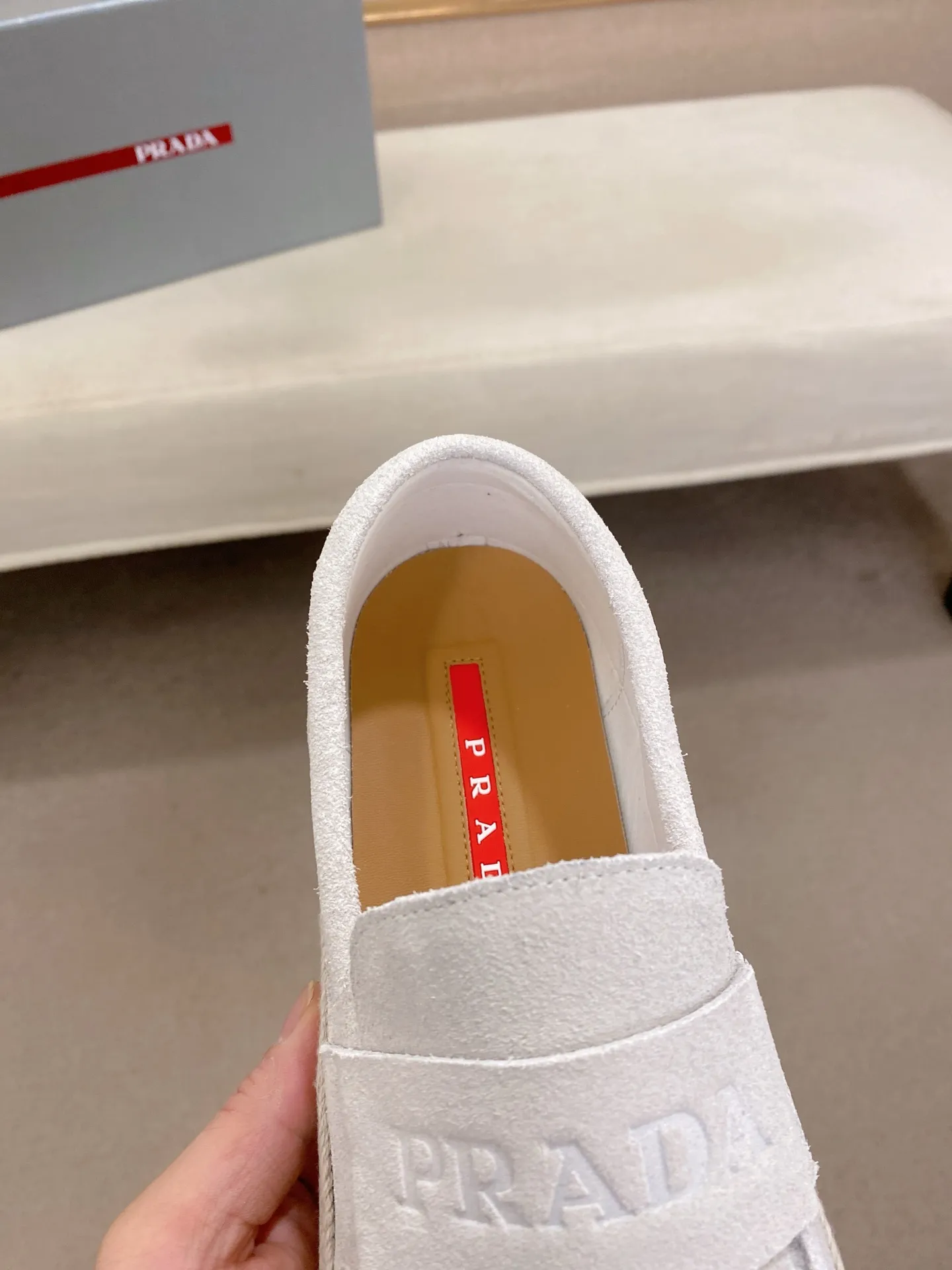 Men's shoes 💰 480💰 ✔️✔️✔️Top high version High-quality new PRADA (Prada) counters are launched at the same time. The new men's shoes and 😘fabrics are purely handmade in Niujing. Lining: Full cowhide lining. 👍🏿High-end☄️Open-molded non-slip rubber outsole, exquisite lines, simple and elegant, comfortable and high-end for leisure travel. Code number: 38-44. Can be customized45